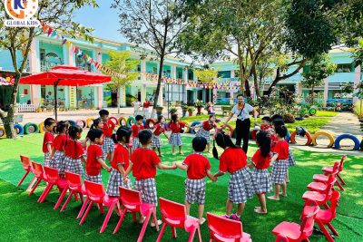 Hoạt động ngoại khóa làm quen tiếng Anh tại trường mầm non Hành Phước