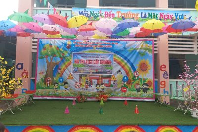 Sáng ngày 24 tháng 2 năm 2024, Trường Mầm Non Hành Phước tổ chức hôi thi ” An toàn giao thông cấp trường” năm học 2023-2024.Thông qua hội thi giúp trẻ có những hành vi, thói quen ban đầu trong chấp hành luật giao thông tạo cơ hội để trẻ được tham gia khám phá, trải nghiệm thực tế. Từ đó giúp trẻ có những hiểu biết chính xác về các phương tiện giao thông, hành vi đúng. Tạo sự tự tin, đoàn kết khi tham gia các hoạt động tập thể, khơi gợi hứng thú của trẻ khi đến trường.  Hội thi cũng giúp GV thực hiện tốt nội dung giáo dục ATGT được lồng ghép trong chương trình giáo dục mầm non nhằm nâng cao hiệu quả giáo dục ATGT trong trường mầm non. Thực hiện tốt công tác tuyên truyền với phụ huynh nhằm nâng cao vai trò, nhận thức vai trò của phụ huynh trong phối kết hợp với nhà trường, GV về ATGT.