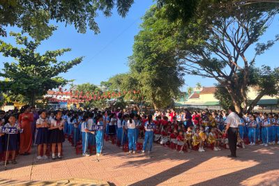 Sáng ngày 6 tháng 5 năm 2026, Trường mầm non Hành Phước đã phối hợp với Trường tiểu học Hành phước tổ chức cho các bé 5-6 tuổi tham quan, trải nghiệm học tập tại trường tiểu học. Tại buổi tham quan, các bé được trực tiếp làm quen với không gian lớp học, sân trường, thư viện, được gặp gỡ các thầy cô giáo tiểu học, các anh chị học sinh tiểu học và tham gia một số hoạt động học tập, sinh hoạt bổ ích. Những trải nghiệm thực tế này giúp các con tự tin, hào hứng và sẵn sàng về tâm lý để bước vào lớp 1.